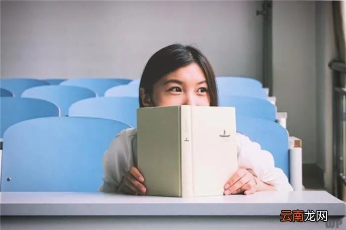 眼中有着藏不住的深情 藏不住的深情