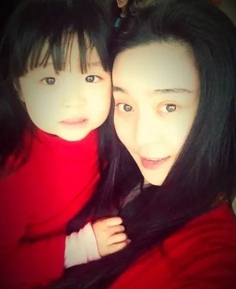 全球女星素颜大PK图赏 只有真女神敢晒素颜照！