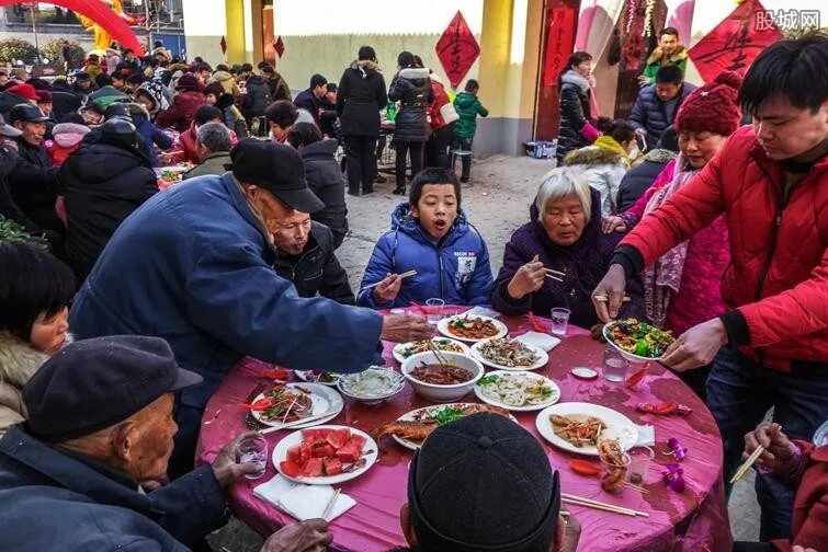 员工喜事不请同事 公司目的是帮员工省份子钱吗？