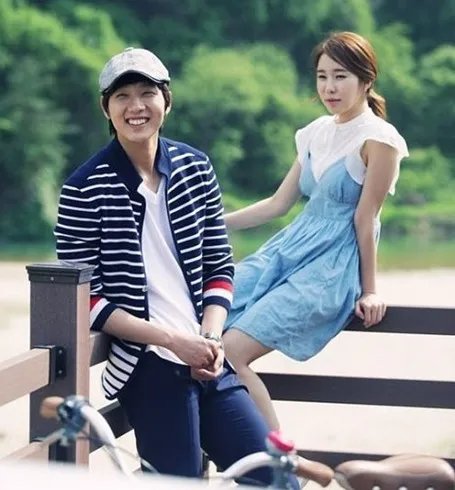 韩国明星池贤宇整容前后对比  与女星刘仁娜陷入热恋