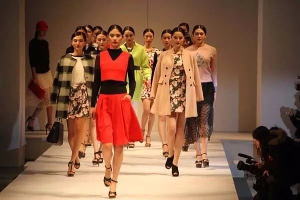 国际上有四大时装周，米兰时装周的地位应该排第几？