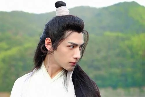 关于罗云熙斥跟车跟拍者一事，你有何看法？