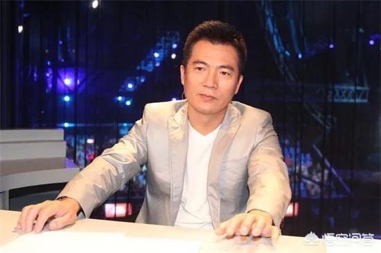 你最喜欢的足球解说嘉宾是哪位？为什么？