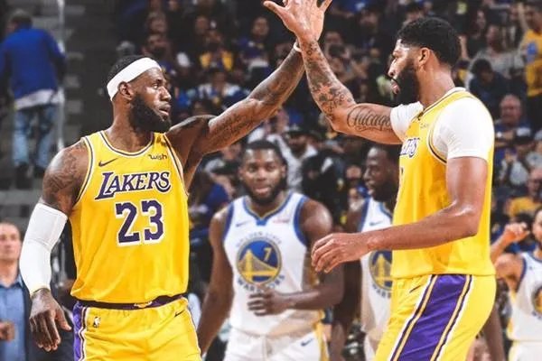 湖人大胜勇士以后，两人首发阵容究竟怎么样？