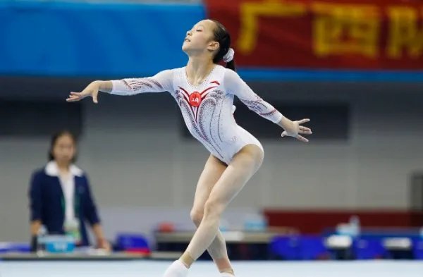 自由体操是奥运会竞技体操项目,它的动作解释有哪些?