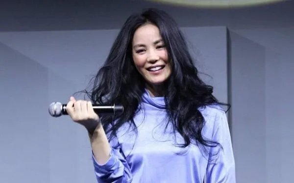 王菲在娱乐圈为什么特别的受欢迎？