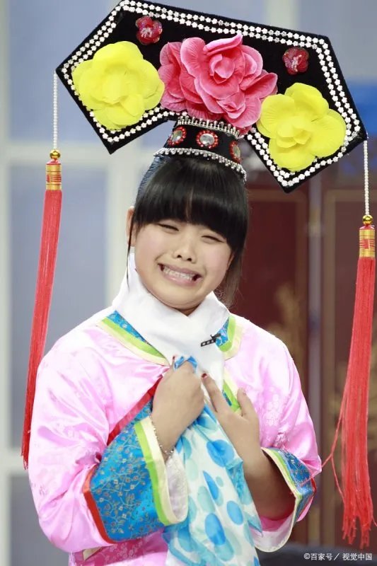 王莎莎已经28岁了，现在的她与儿时的她长相差距大吗？