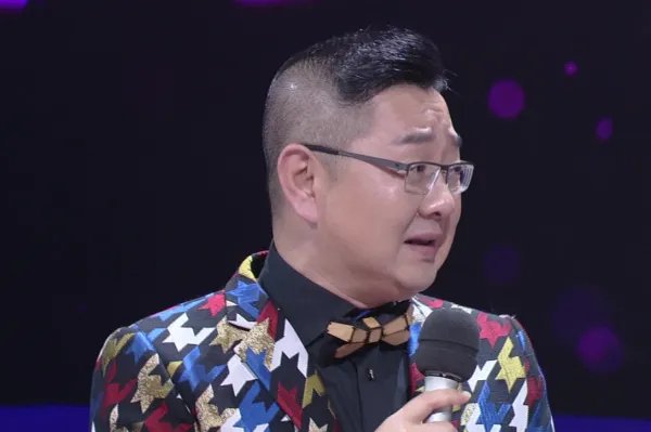 明星发飙有多吓人，吴京在机场大骂跟拍记者，撒贝宁狂怼张绍刚？