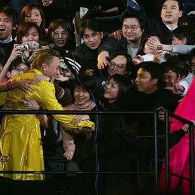 Beyond黄家驹告别演唱会哭了 望歌迷不要太过伤感