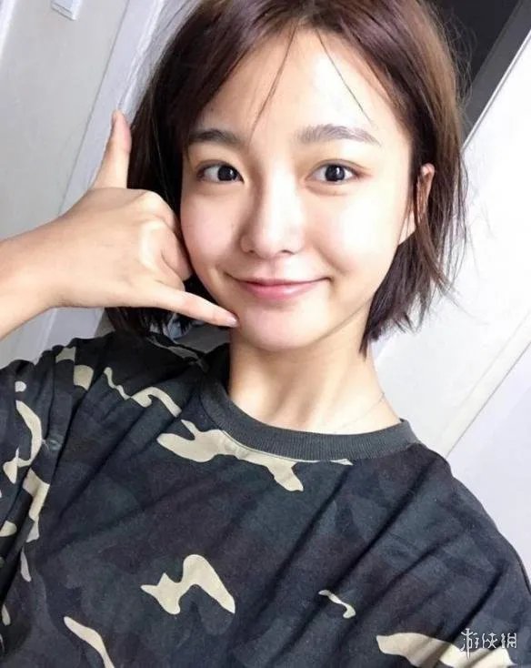 王思聪新欢张小蒙遭扒 有颜任性晒素颜照大秀厨艺！