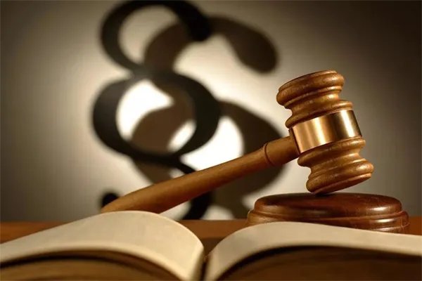 上海一盗车贼进公厕换装逃避追踪,你如何看待盗车贼的这一行为?