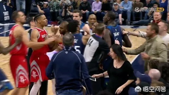 保罗被凶狠推搡，格林为兄弟出头遭驱逐，你如何评价？