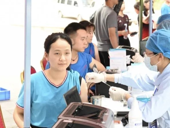 全国的新冠疫苗接种超33亿剂次了，这一数据说明了什么？