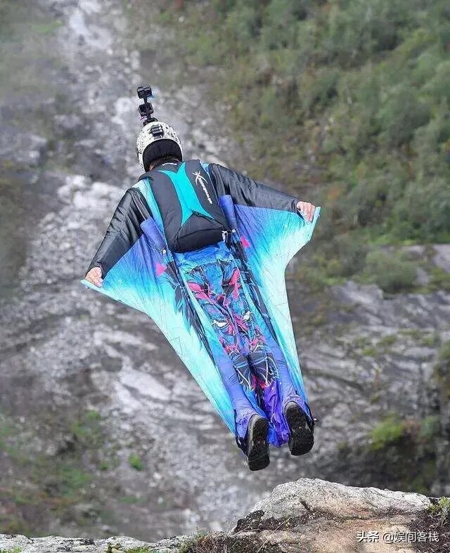 女大学生在张家界翼装飞行失踪,定位和手机都没带,生还的可能性大吗?