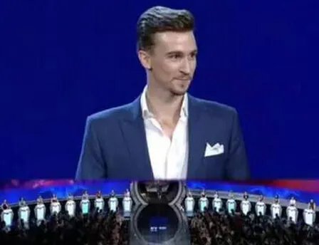 非诚勿扰爆灯王照片曝光 颜值爆表众女齐呼男神