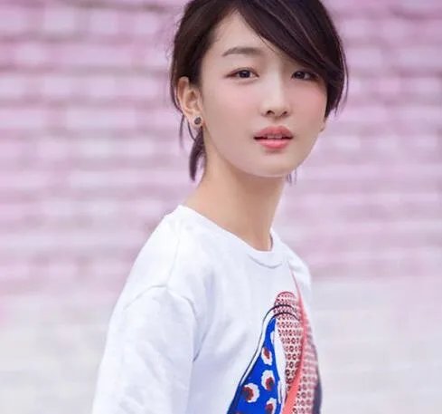 周冬雨高考成绩286 分数低遭网友质疑没文化