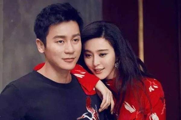 李晨分手后首现身，他们分手的原因主要是什么？