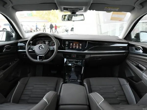 帕萨特2019款报价及图片