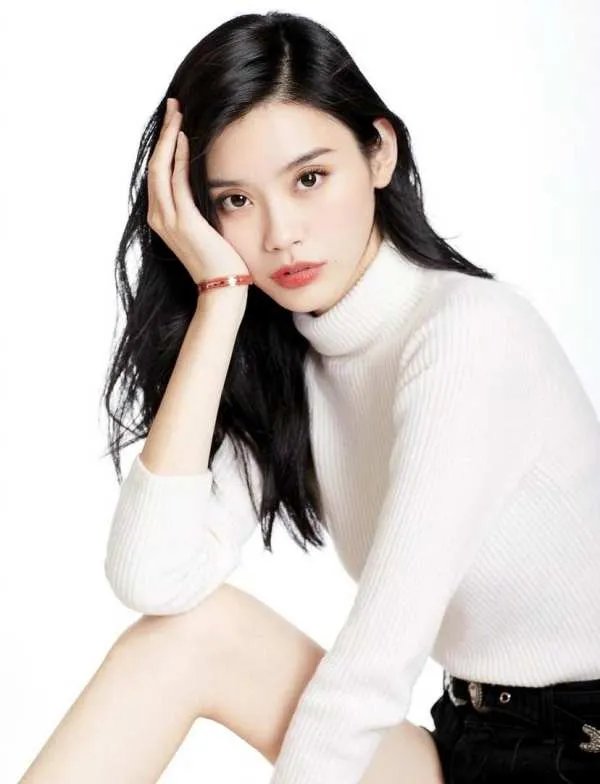 靠前男友成超模，又摔进豪门的奚梦瑶，为何她的人生这么顺？