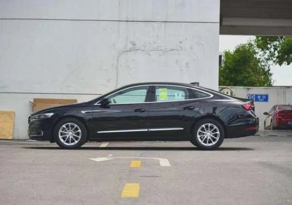 不到22万的中大型轿车，入门版的别克君越，配置够用吗？