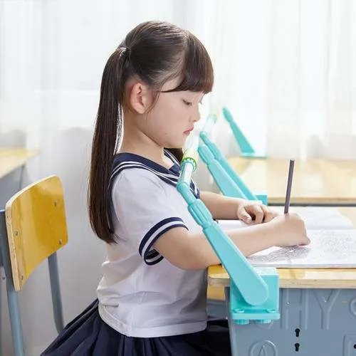 一年级小学生记事本堪比摩斯密码，一年级小学生要怎样学习写字？