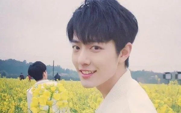 肖战王一博一起火的，为何肖战频繁受到私生饭的骚扰呢？