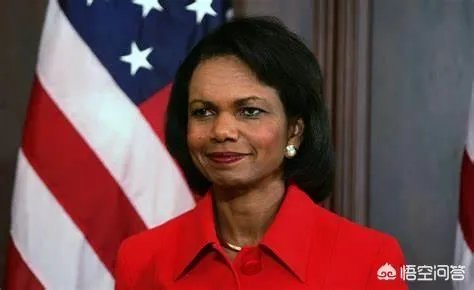 卡扎菲心中女神赖斯，地下室出生从政15年，为何受2位美国总统信赖？