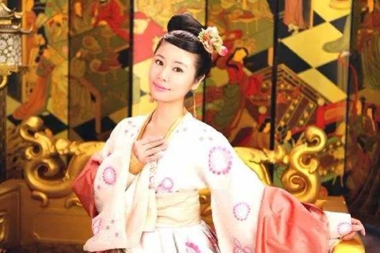 《倾世皇妃》剧情简介是什么？