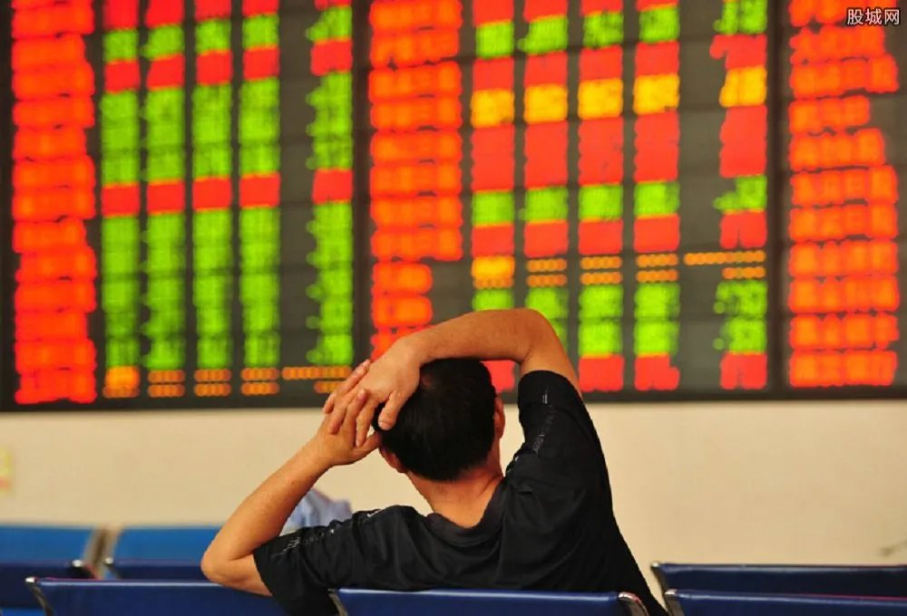 中国股市罕见怪象 机构赚翻散户口袋被清光