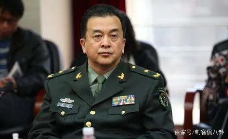 黄宏上午被免职，下午就被带走，如今多年过去了他过得怎么样？