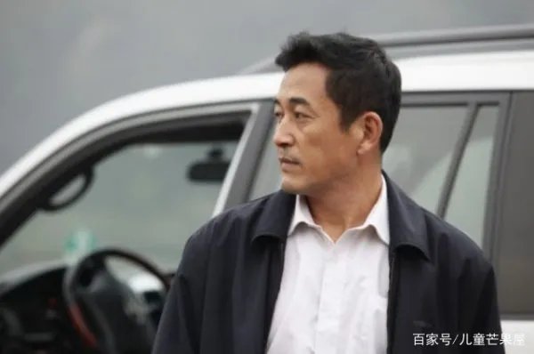 为娶张歆艺丢弃原配，与儿子闹翻的王志飞，后来怎样？