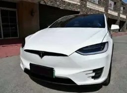 女车主坐车顶维权，特斯拉这是摊上事了吗？