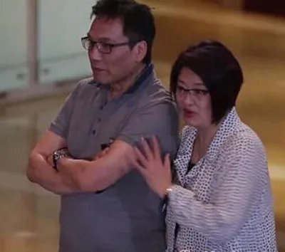 李亚男父母是哪里人？  岳父岳母家世显赫祖蓝压力大