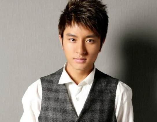 贾乃亮李小璐为女儿庆生，母女俩旗袍造型好淑女，少女初长成，你心动了吗？