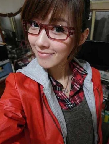 台湾文化大学超萌美女让人腿软 “文化洁西卡”晶晶红出台湾