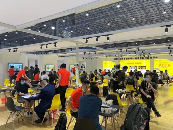 东莞名家具展，现场竟然“撕”起来了？