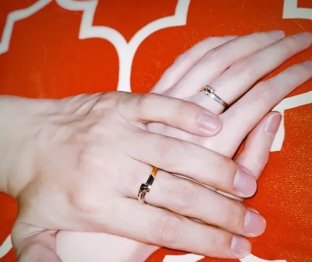 张檬金恩圣戴情侣对戒,两人是否好事将近了?