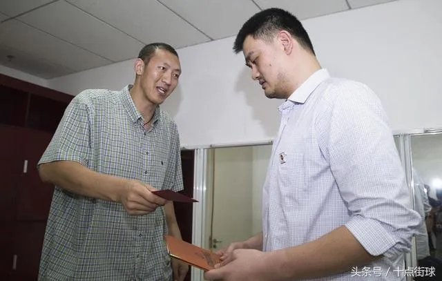 孙明明和姚明哪个高