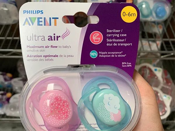 这四个牌子的安抚奶嘴堪称最好，贝亲、新安怡均上榜