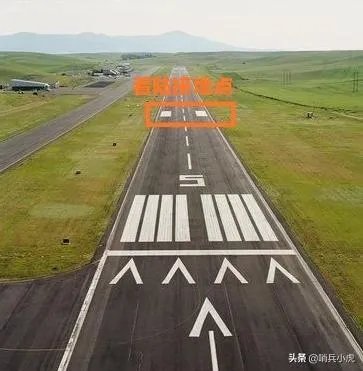 战斗机后轮着地,前轮抬起,如何分辨它是在起飞,还是在降落?