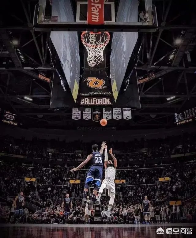 在2018赛季NBA颁奖典礼上，詹姆斯获得了什么奖？他本人没到现场是如何领奖的？