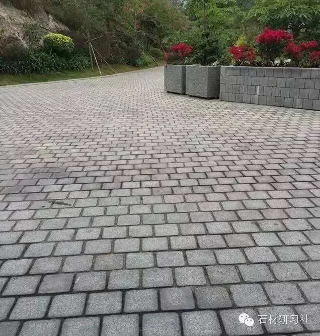 G654芝麻黑石材装饰应用案例