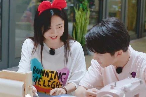 谭松韵宋威龙吻戏被围观，他们是在拍摄哪部剧呢？