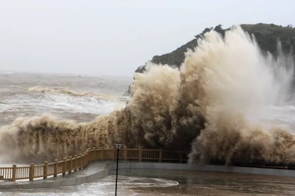 台风“环高”进入南海，台风天气应该注意什么？