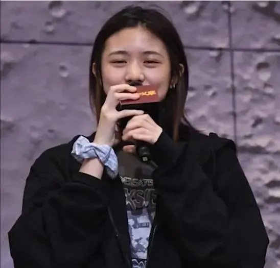 汪峰大女儿助阵章子怡新片,发言略显羞涩,她今后是否有进入娱乐圈的可能?