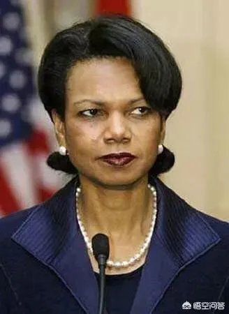 卡扎菲心中女神赖斯，地下室出生从政15年，为何受2位美国总统信赖？