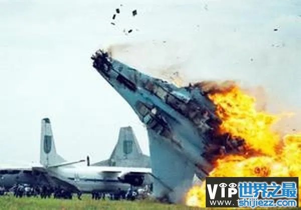 2002年乌克兰航展事故图片视频 乌克兰航展事故死了多少人 