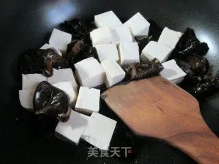 黑木耳烧豆腐