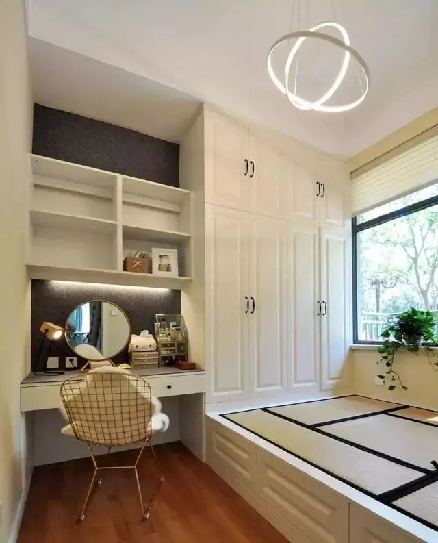 小户型≠蜗居！35款卧室榻榻米设计，太实用了！