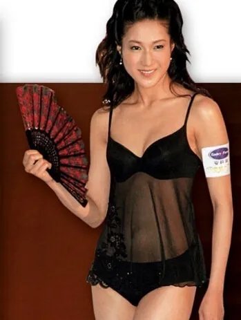 钟嘉欣内衣照欣赏  自曝曾被追杀